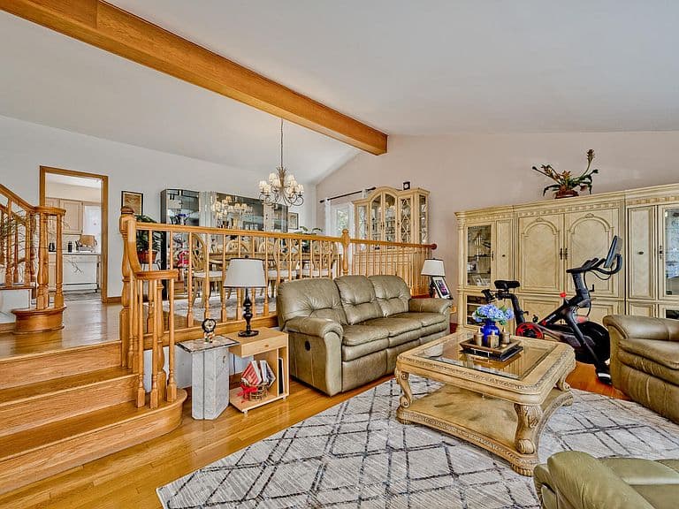 Listing photo 5