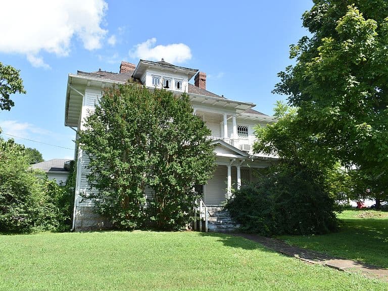 Listing photo 4