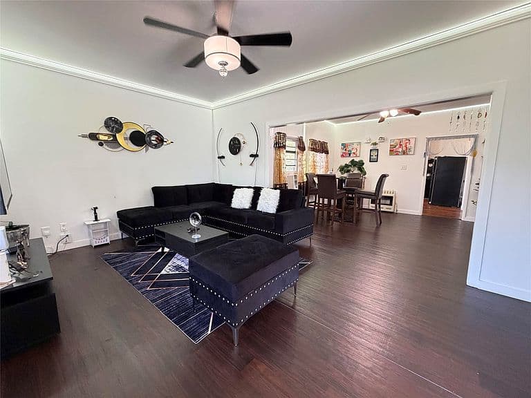 Listing photo 3