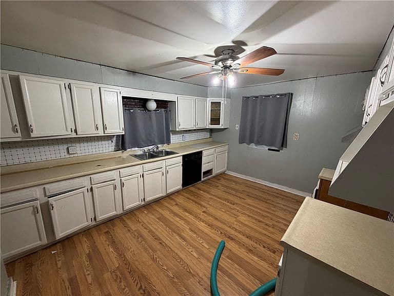 Listing photo 5