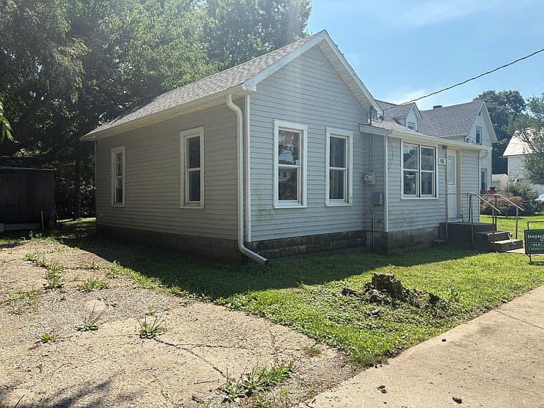 Listing photo 2