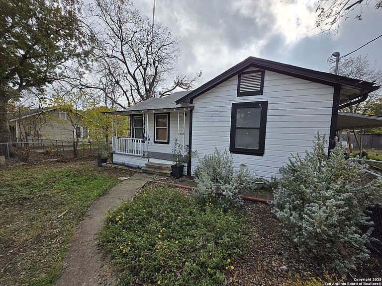 Listing photo 2