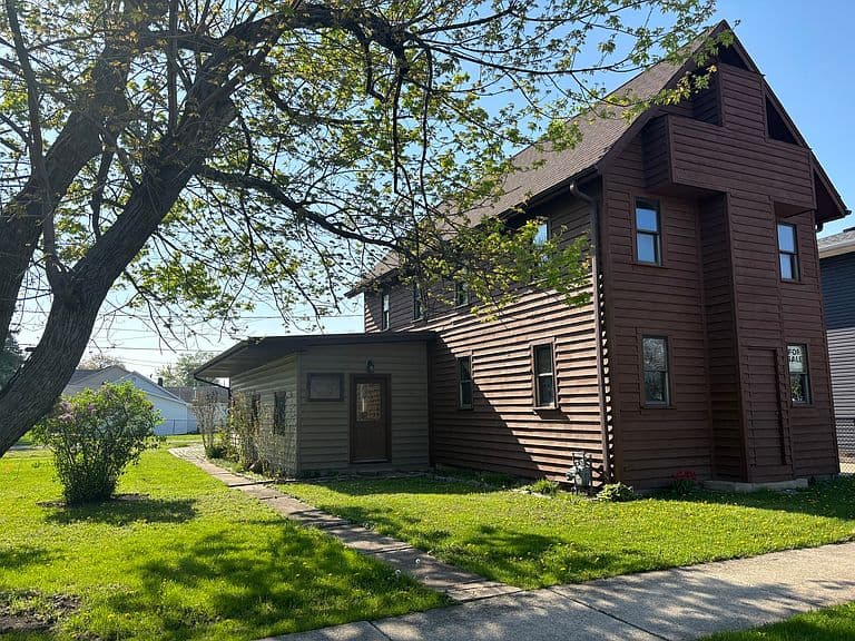 Listing photo 2