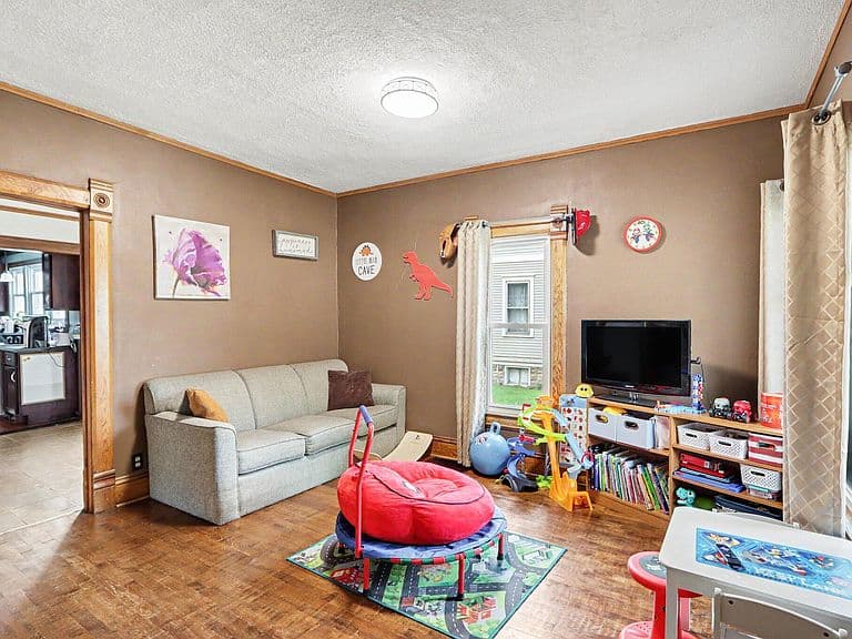 Listing photo 5