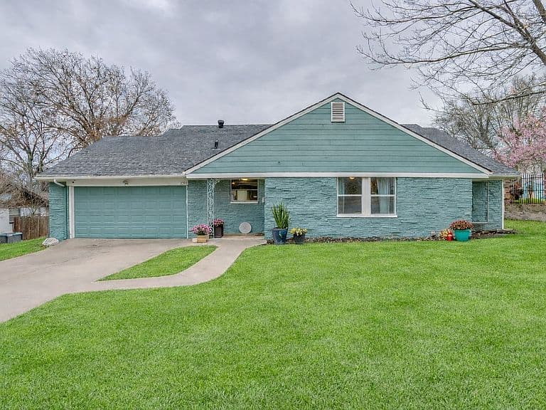 Listing photo 2