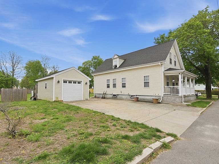 Listing photo 5