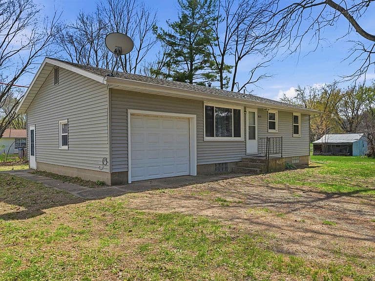 Listing photo 2