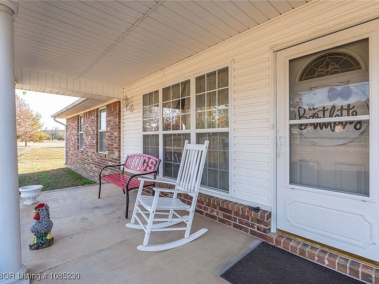 Listing photo 2