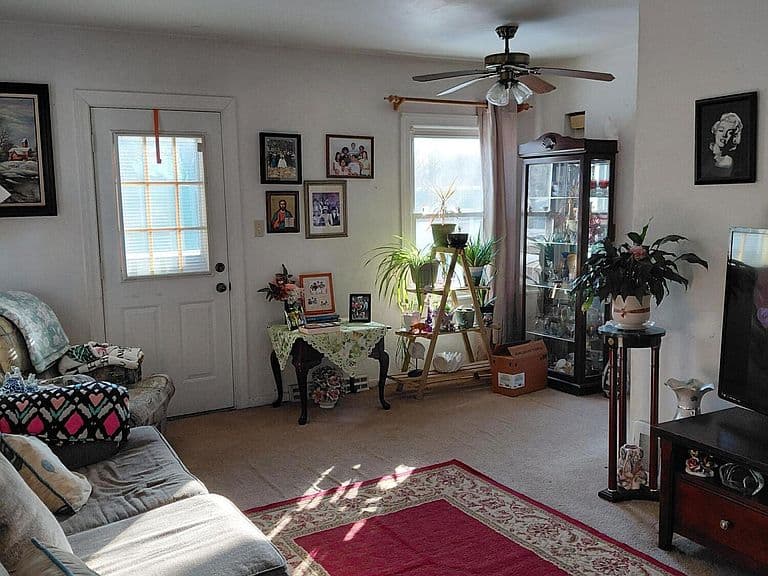 Listing photo 2
