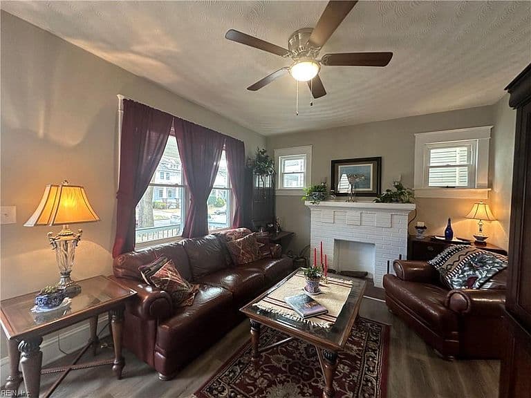 Listing photo 5