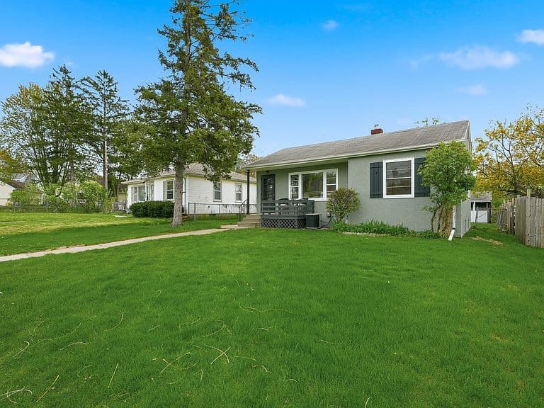 Listing photo 4