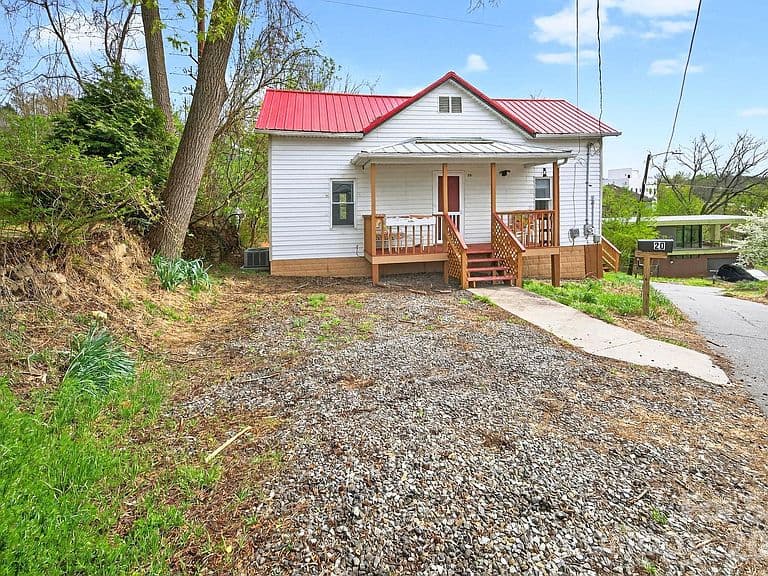 Listing photo 2