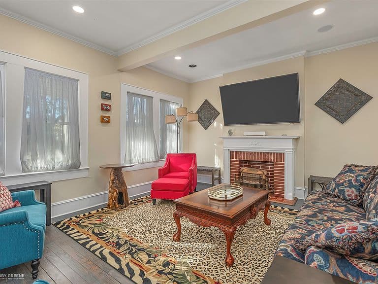 Listing photo 3