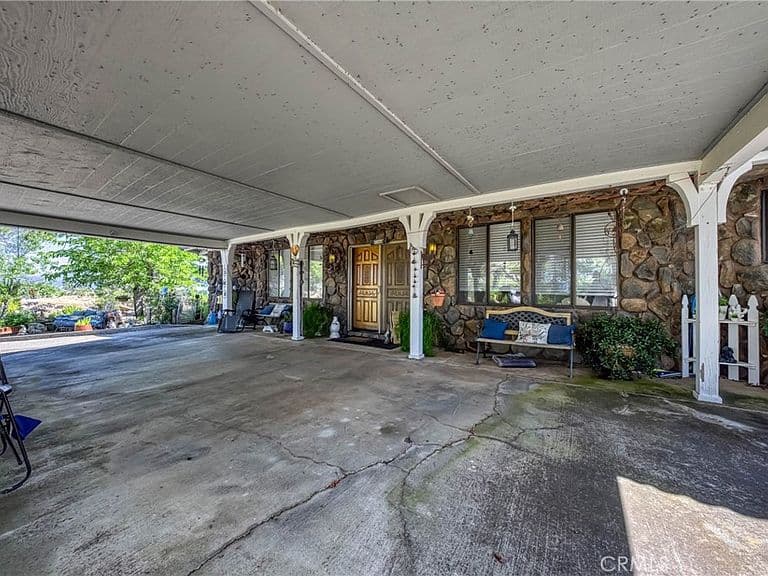 Listing photo 5