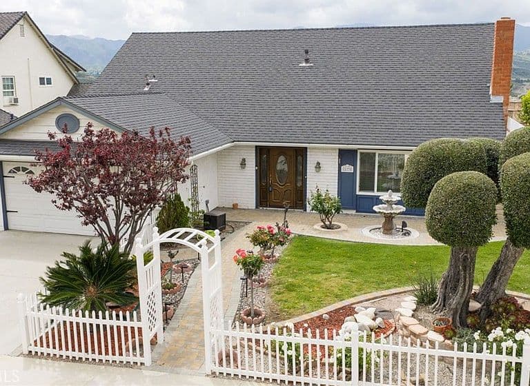 Listing photo 2