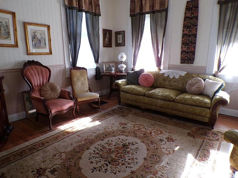 Listing photo 4