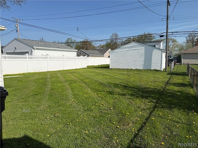 Listing photo 3