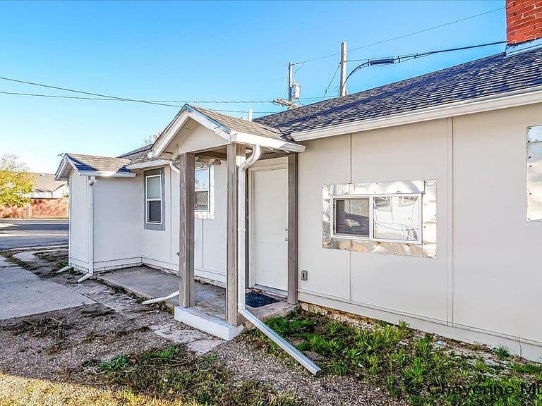 Listing photo 2