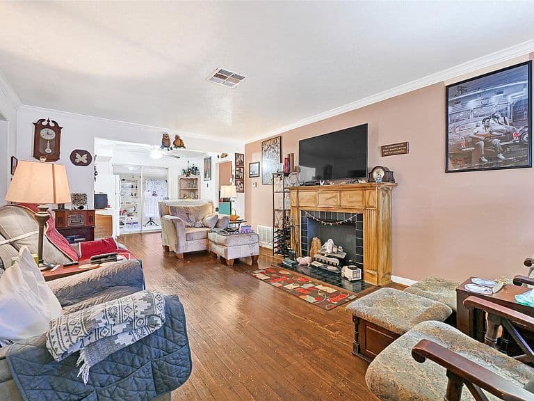 Listing photo 5