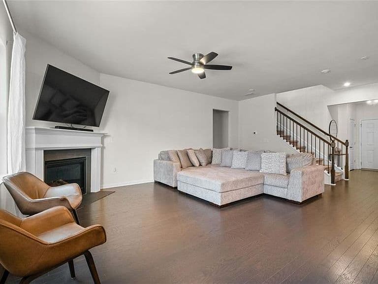 Listing photo 5