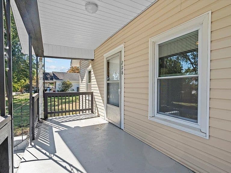 Listing photo 3