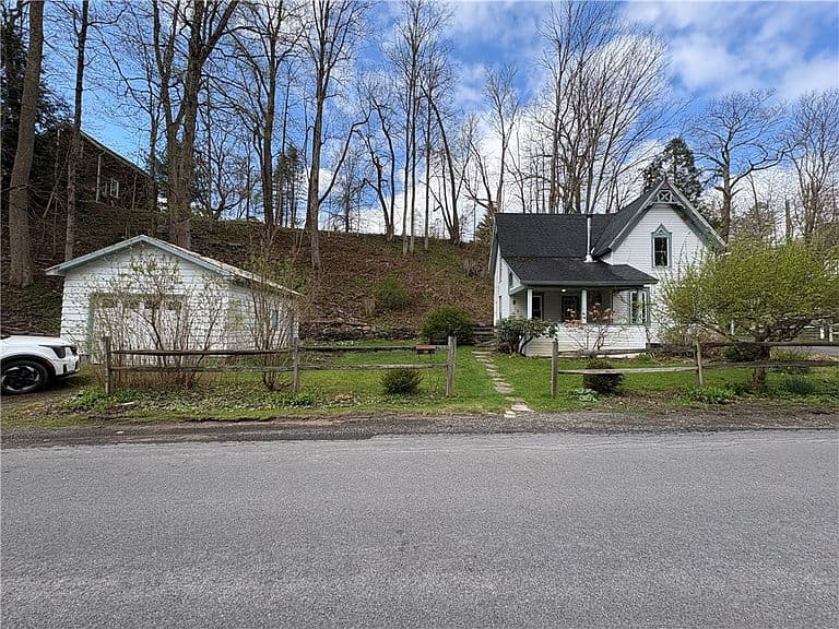 Listing photo 4