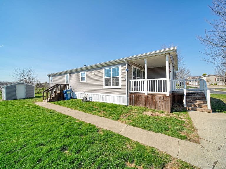 Listing photo 3