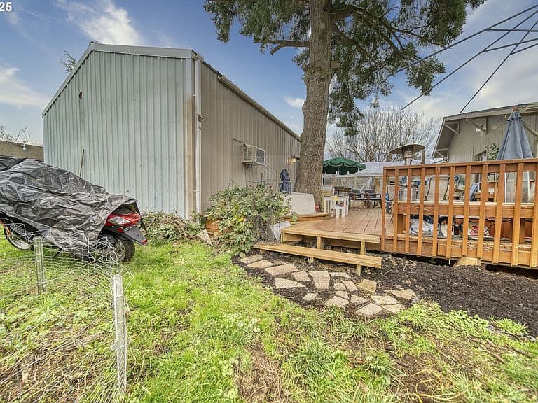 Listing photo 5