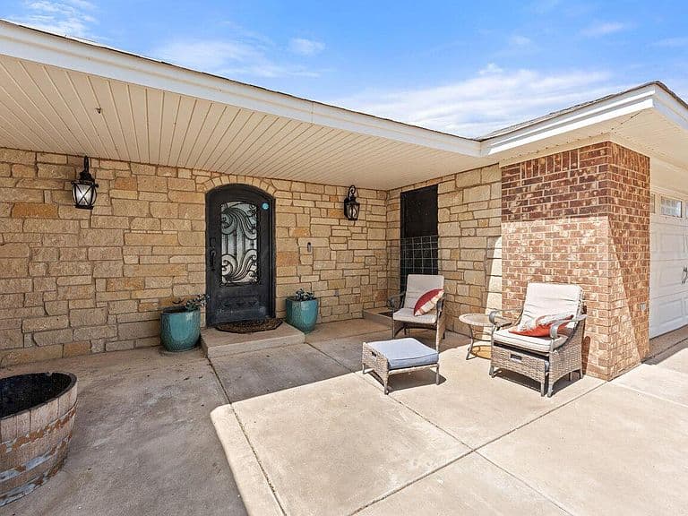 Listing photo 3