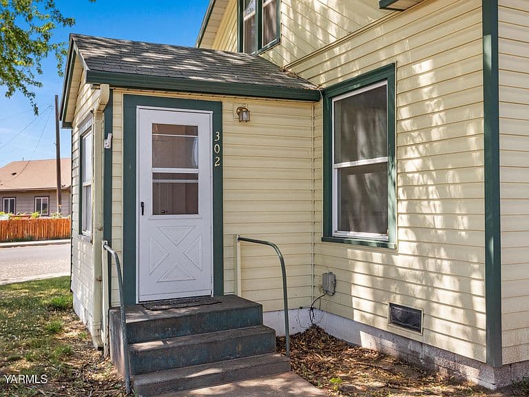 Listing photo 2