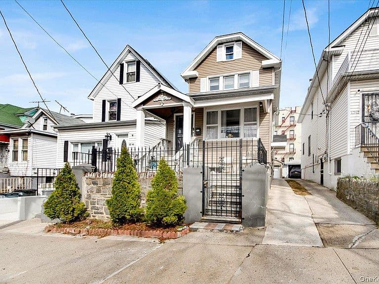 Listing photo 2