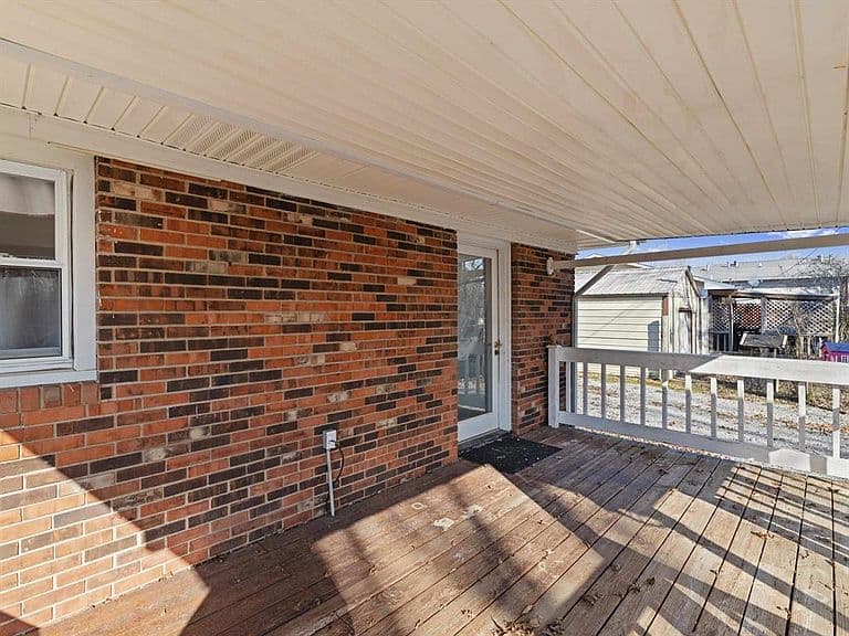 Listing photo 5
