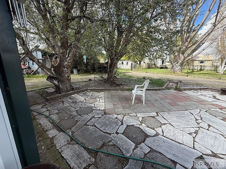 Listing photo 5