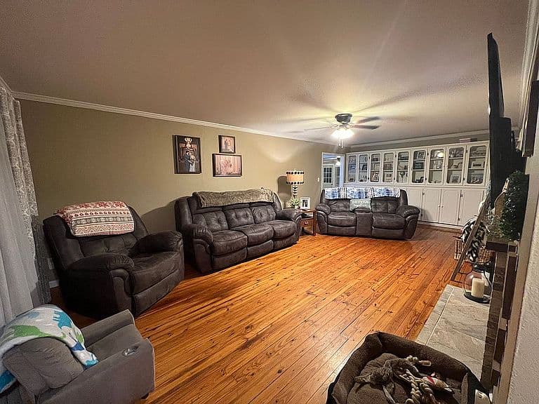 Listing photo 5