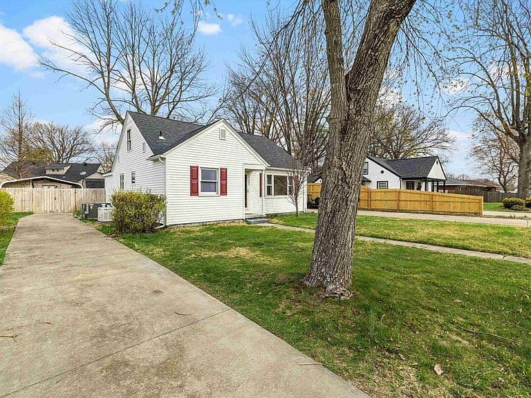 Listing photo 4