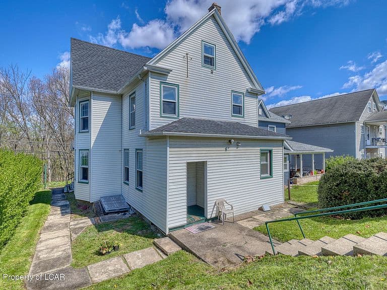 Listing photo 3