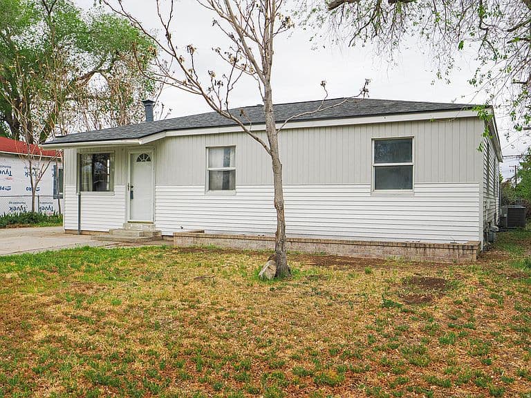 Listing photo 3