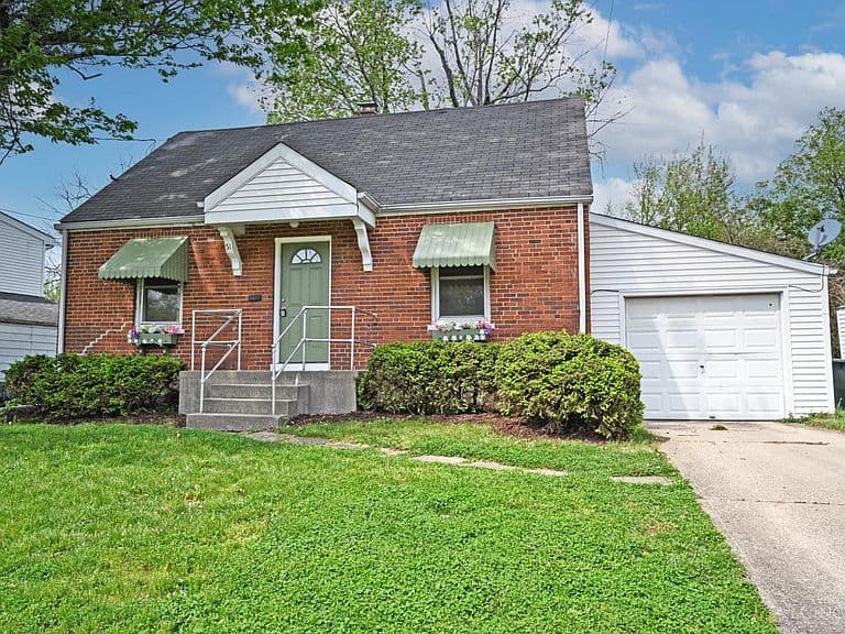 Listing photo 2
