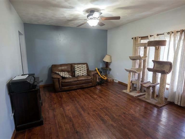 Listing photo 5
