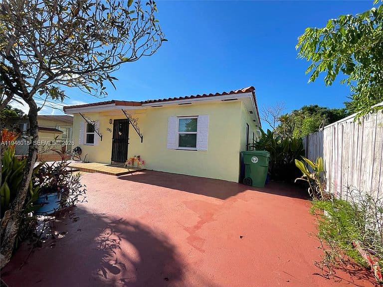 Listing photo 5