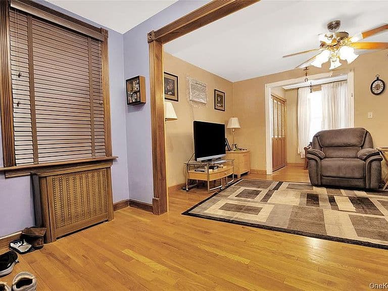 Listing photo 5