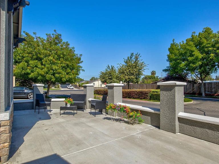 Listing photo 4