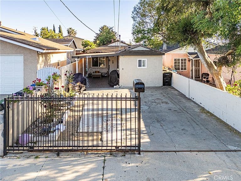 Listing photo 3