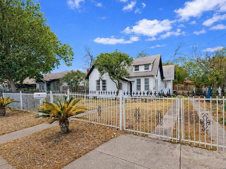 Listing photo 3