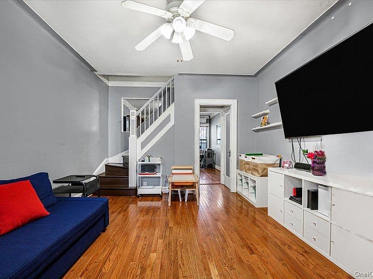 Listing photo 3