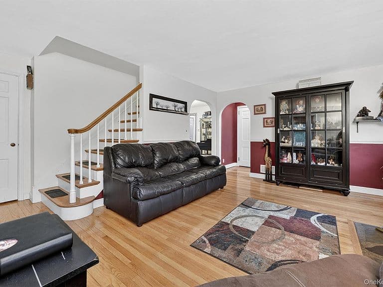Listing photo 5