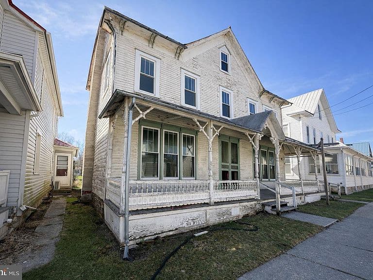 Listing photo 2