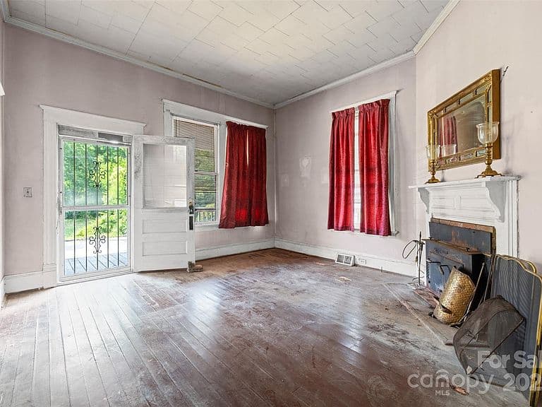 Listing photo 5