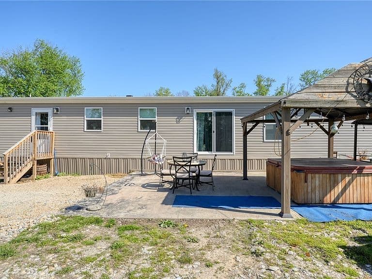 Listing photo 4