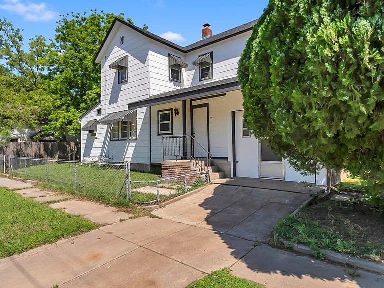 Listing photo 2